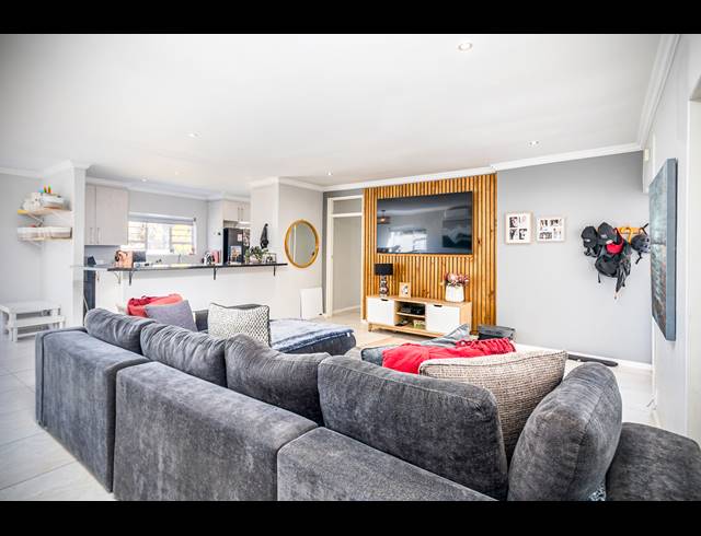 4 BEDROOM FREESTANDING TO LET IN TABLE VIEW